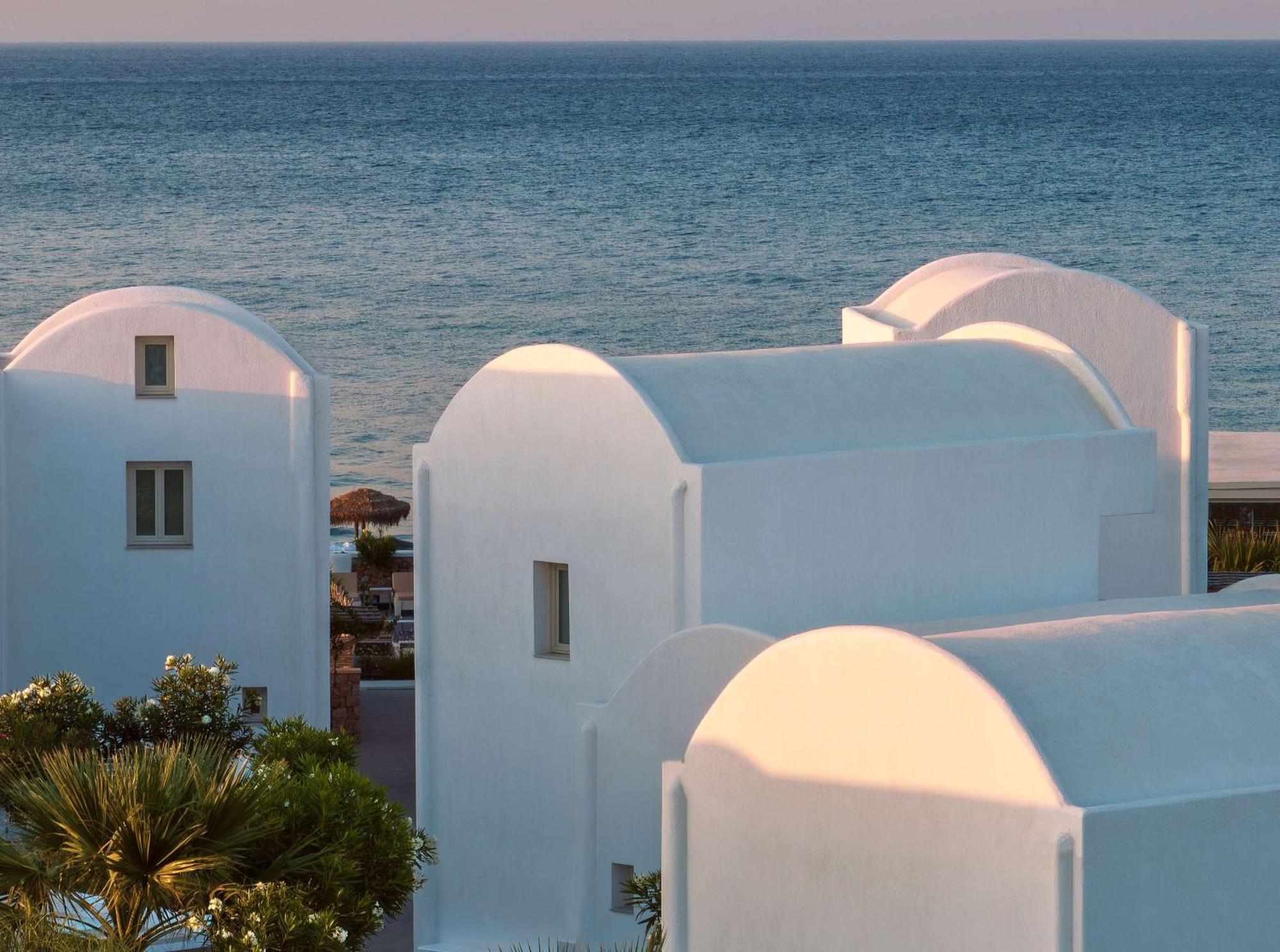Sea Breeze Santorini Beach Resort, Curio By Hilton Agios Georgios  Buitenkant foto