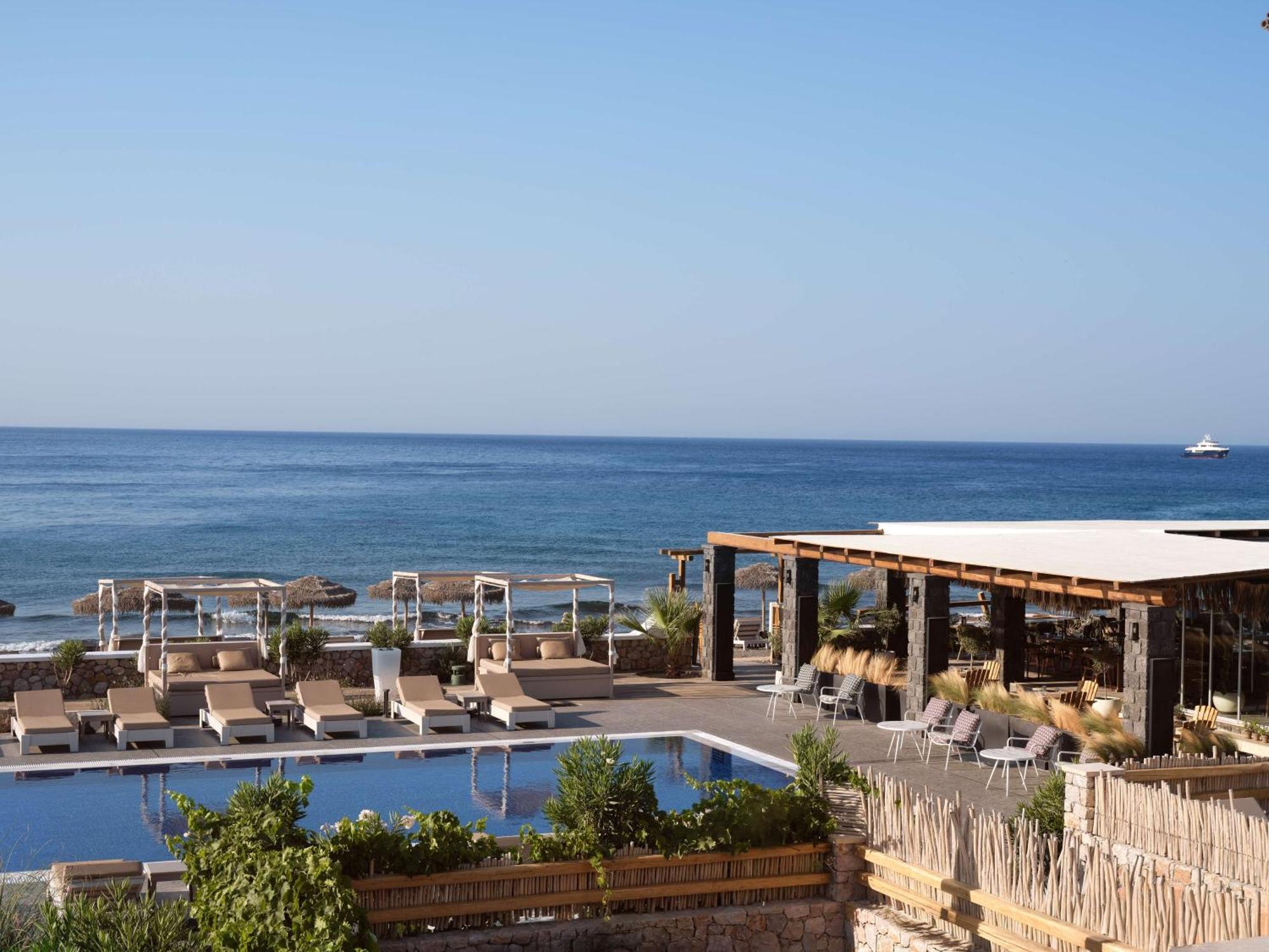 Sea Breeze Santorini Beach Resort, Curio By Hilton Agios Georgios  Buitenkant foto